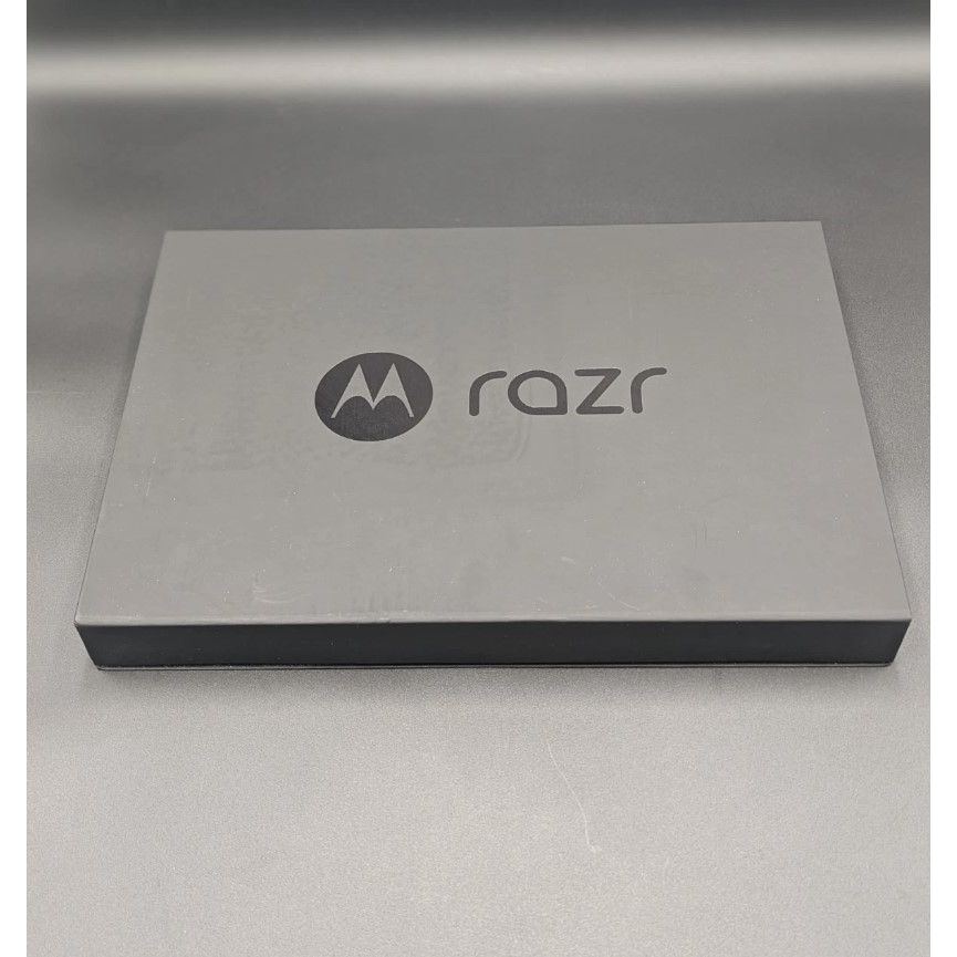 Motorola Razr+ Plus 5G (2024) 256GB XT2451-1. (T-Mobile Locked) W/ Moto Buds+ - Imagem 3